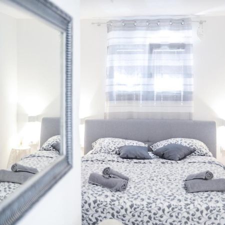 Modern Getaway Studio For Two Ρόβινι Εξωτερικό φωτογραφία
