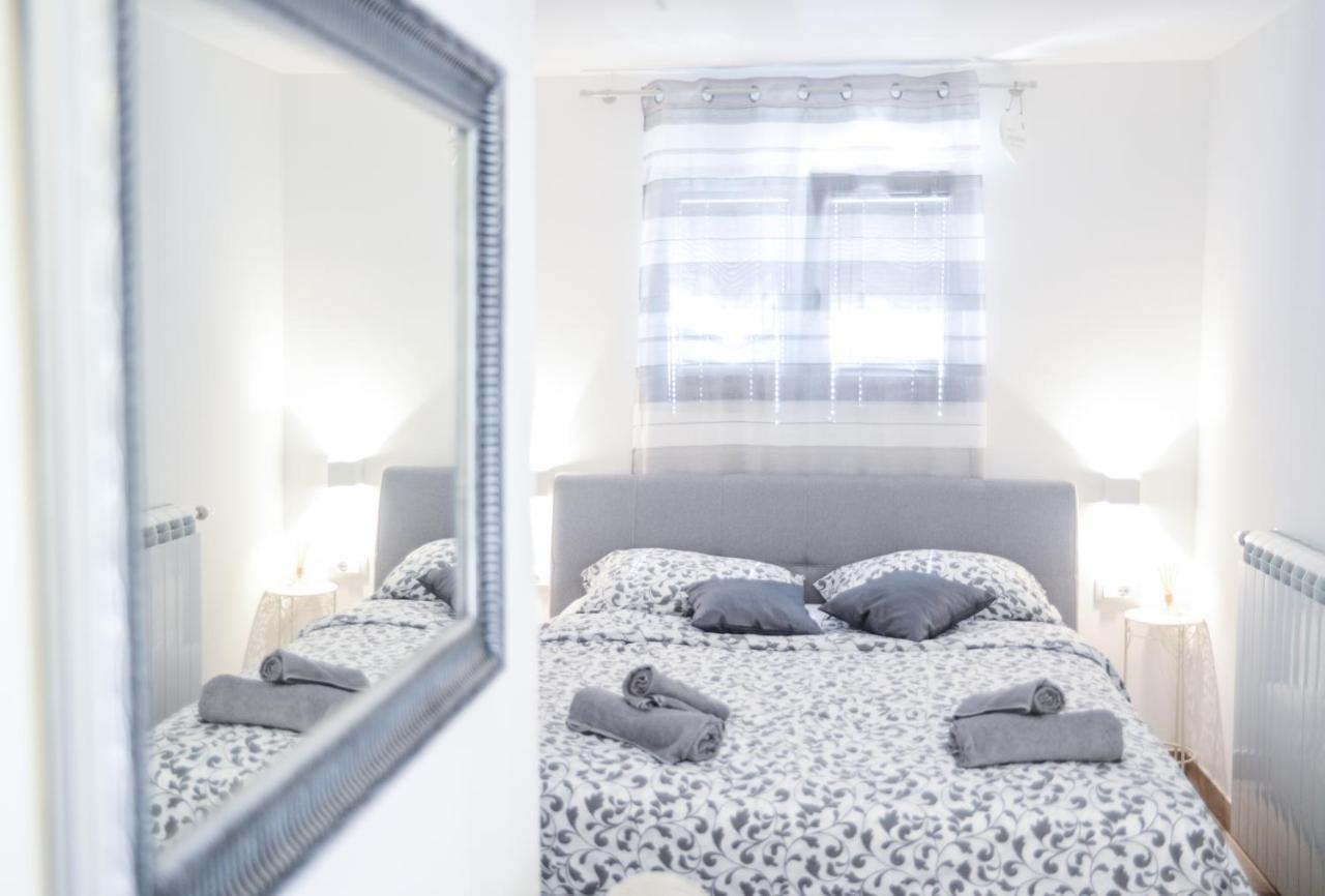 Modern Getaway Studio For Two Ρόβινι Εξωτερικό φωτογραφία