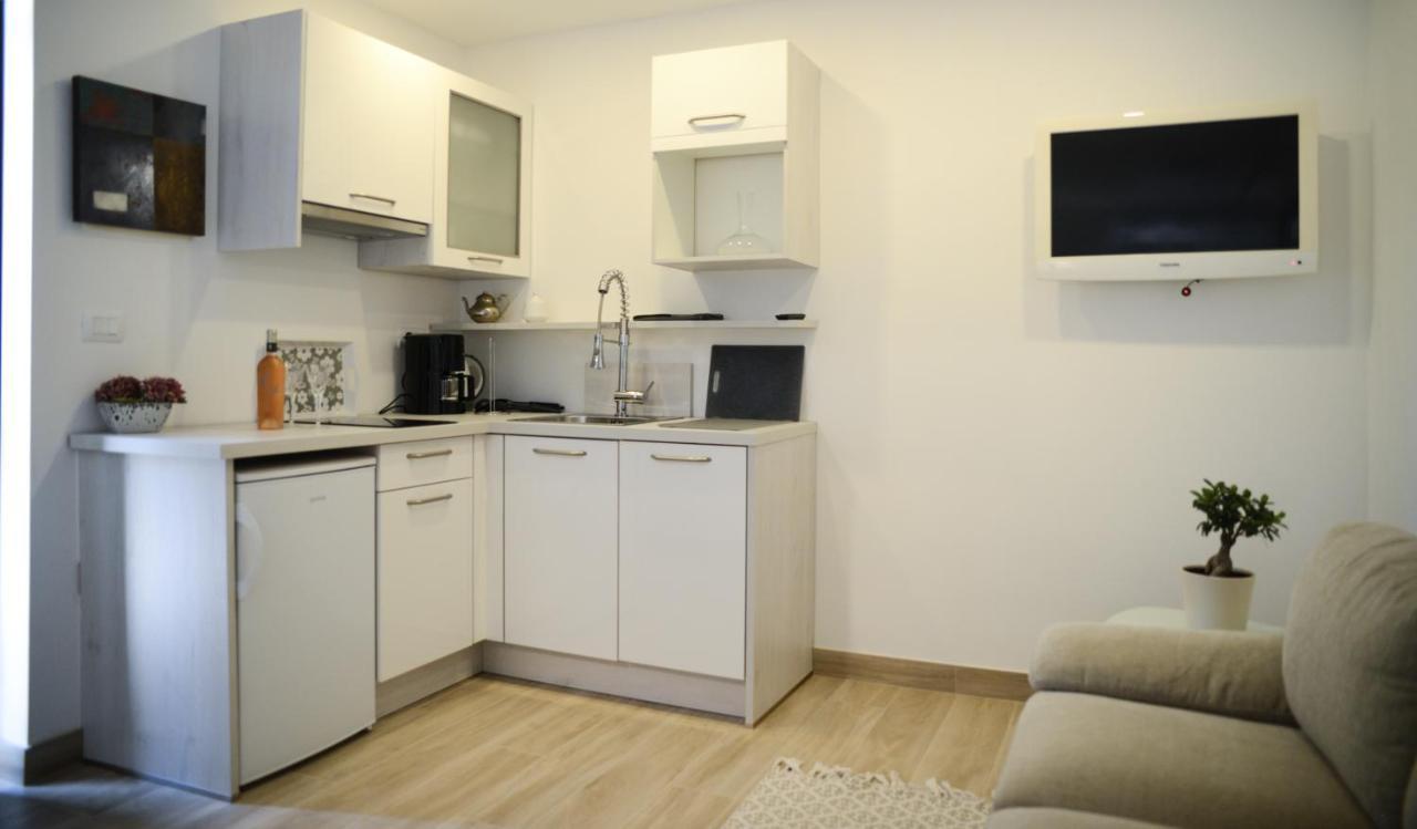 Modern Getaway Studio For Two Ρόβινι Εξωτερικό φωτογραφία